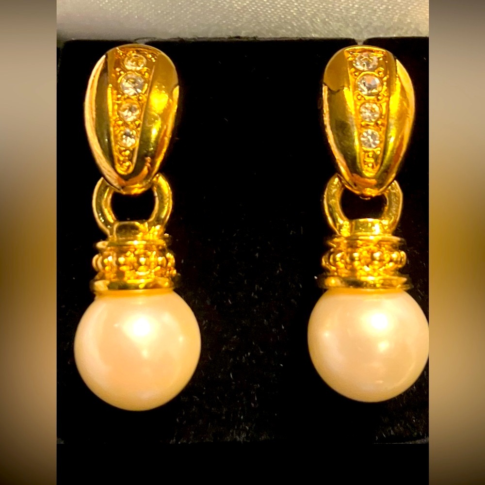 Elegant Gold and Pearl Drop Earrings New in Box. Beautiful